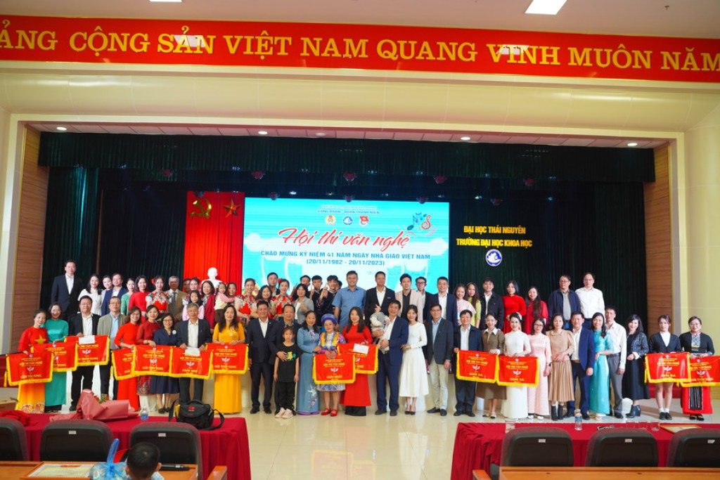 Hội thi văn nghệ chào mừng kỷ niệm 41 năm ngày Nhà giáo Việt Nam 20-11 thành công tốt đẹp