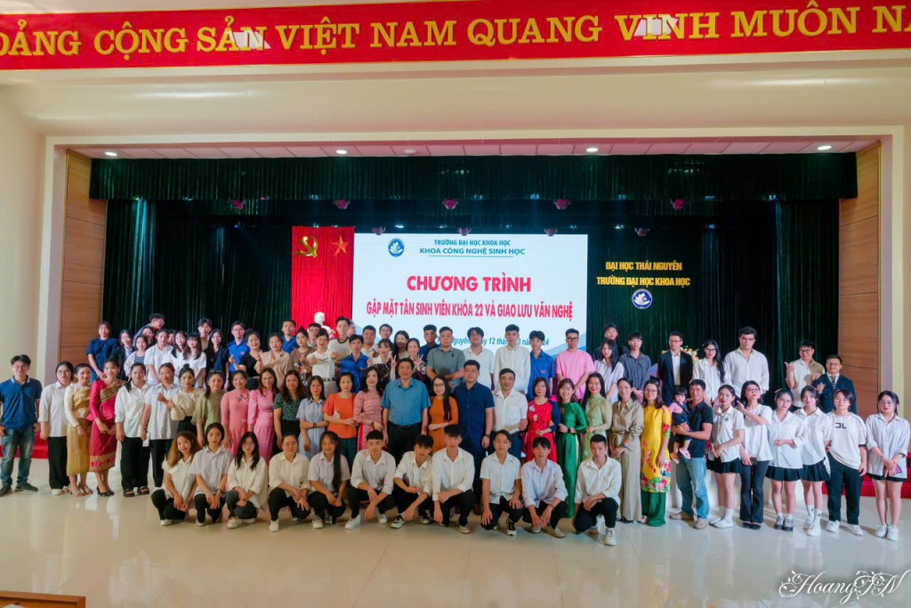 Khoa Công nghệ Sinh học tổ chức thành công chương trình Chào Tân sinh viên khoá 22