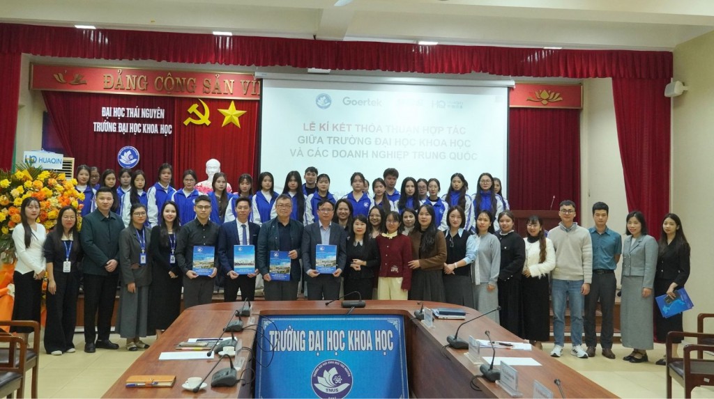 KÝ KẾT THỎA THUẬN HỢP TÁC VỚI CÁC DOANH NGHIỆP TRUNG QUỐC, MỞ RỘNG CƠ HỘI VIỆC LÀM CHO SINH VIÊN