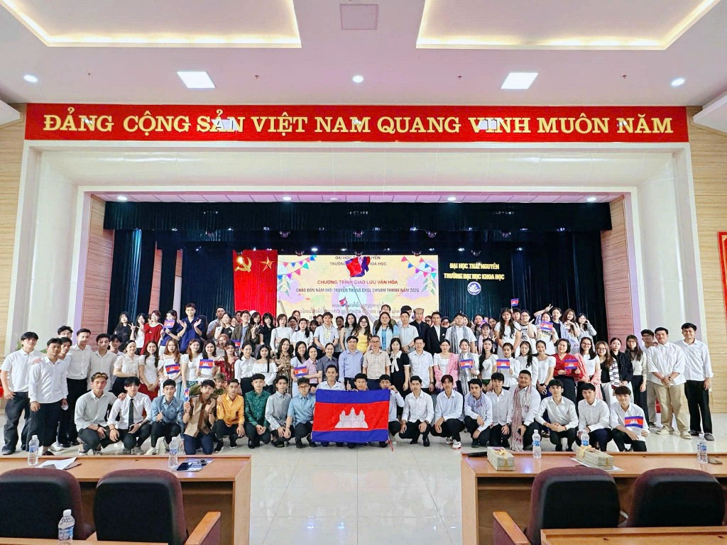 Đón Tết cổ truyền Chol Chnam Thmay xa quê của lưu học sinh Campuchia