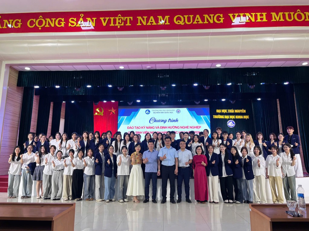 Gắn đào tạo với thực tiễn: Chương trình kỹ năng và định hướng nghề nghiệp cho sinh viên Hàn Quốc học với sự tham gia của Công ty TNHH LG Display Việt Nam Hải Phòng