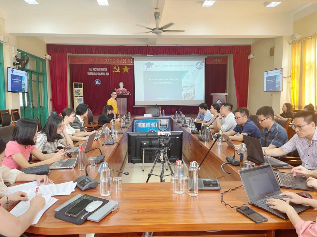 Trường Đại học Khoa học tập huấn thực hiện đánh giá chuẩn đầu ra chương trình đào tạo năm 2026