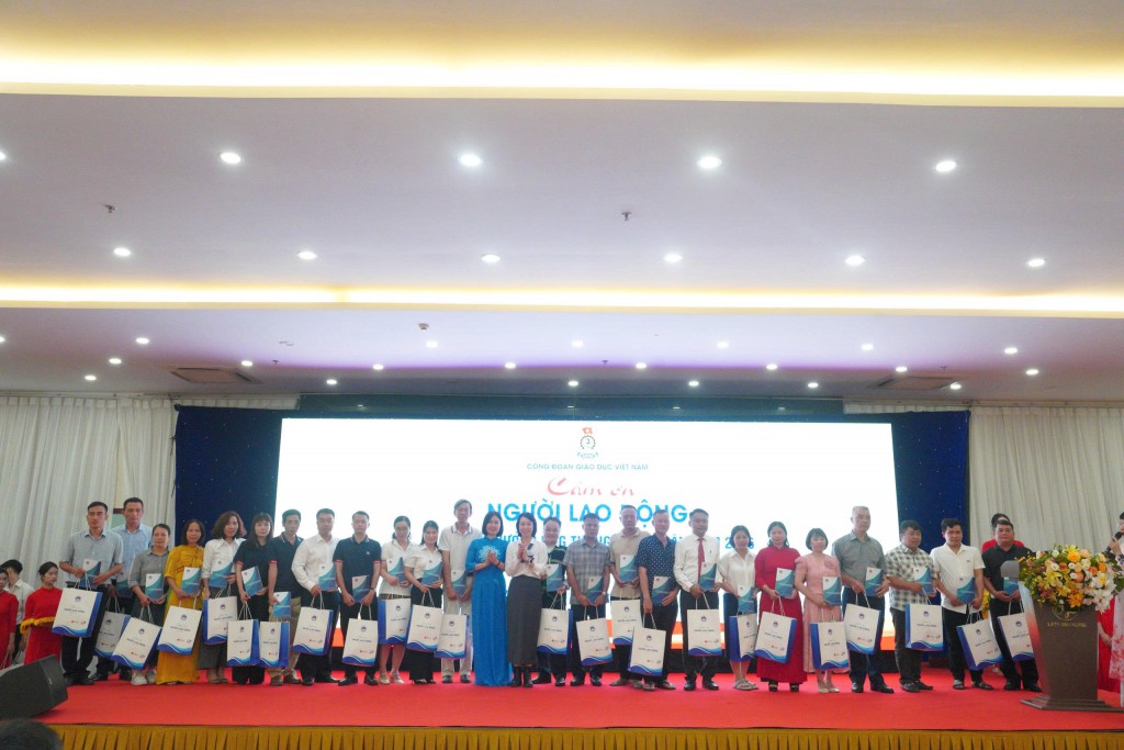 Trường Đại học Khoa học - Đại học Thái Nguyên có 02 cá nhân tiêu biểu được Công đoàn Giáo dục Việt Nam tôn vinh trong Chương trình “Cảm ơn người lao động” năm 2026