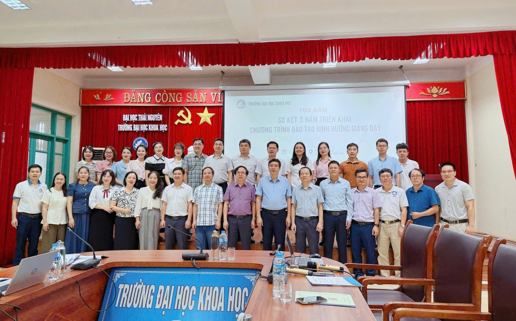 ĐÀO TẠO CỬ NHÂN ĐỊNH HƯỚNG GIÁO VIÊN TẠI TRƯỜNG ĐẠI HỌC KHOA HỌC- ĐẠI HỌC THÁI NGUYÊN GIAI ĐOẠN  2023-2026: MỘT HƯỚNG ĐI PHÙ HỢP VỚI ĐỔI MỚI GIÁO DỤC, NHU CẦU XÃ HỘI VÀ XU THẾ QUỐC TẾ