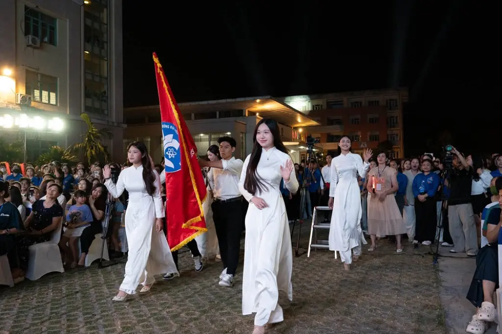 LIGHT UP THE NIGHT: ĐÊM CỦA TRI THỨC, TRUYỀN THỐNG VÀ BÙNG NỔ ÂM NHẠC